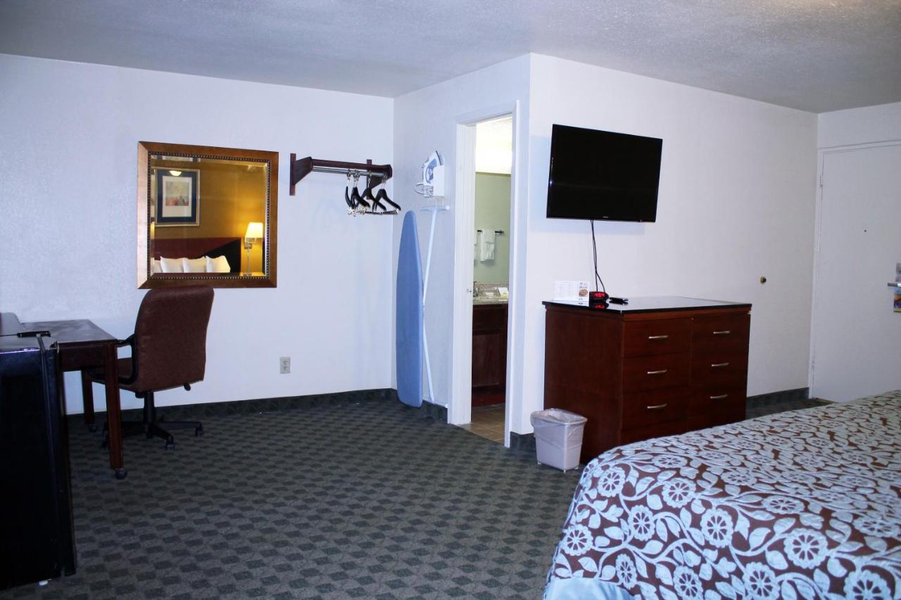 Standard King Room - Non-Smoking at Rose City Inn & Suites
