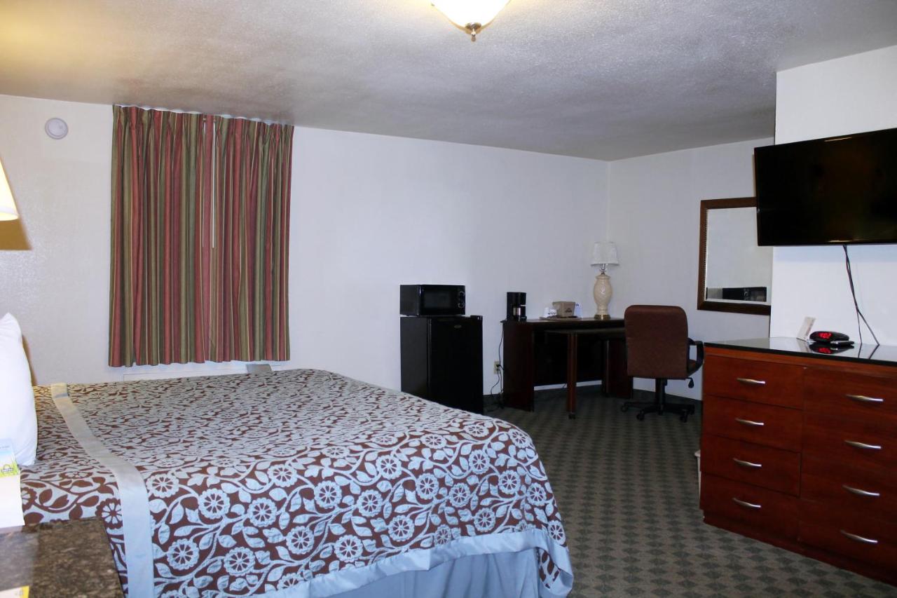 Standard King Room - Non-Smoking at Rose City Inn & Suites