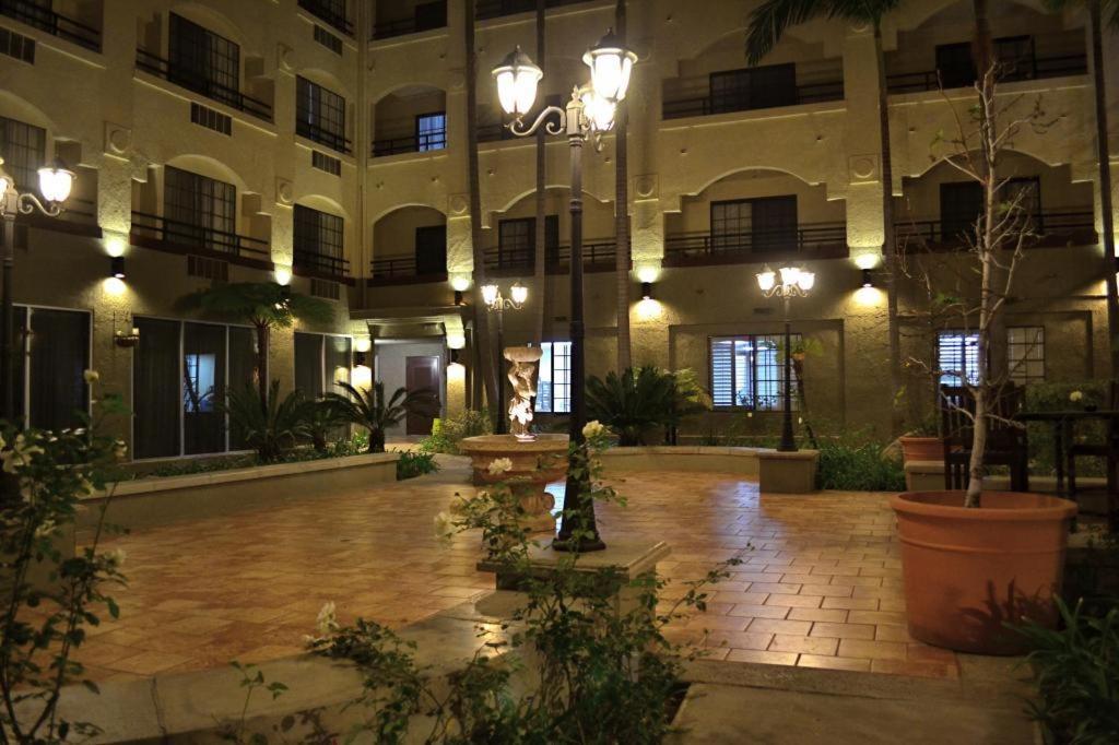 | Radisson Hotel Chatsworth