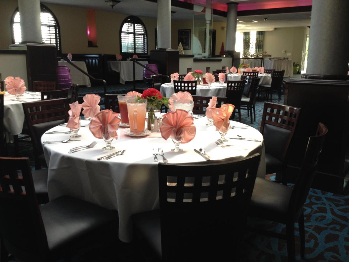 | Radisson Hotel Chatsworth