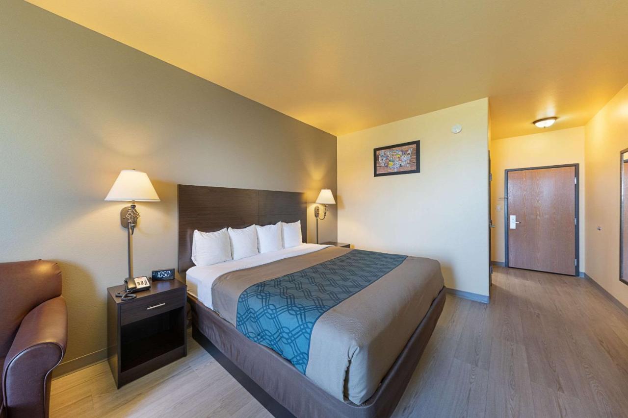 King Room - Non-Smoking at Econo Lodge Inn & Suites Bridgeport