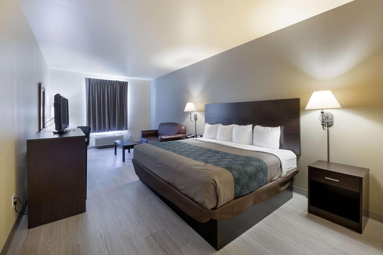 King Room - Non-Smoking at Econo Lodge Inn & Suites Bridgeport