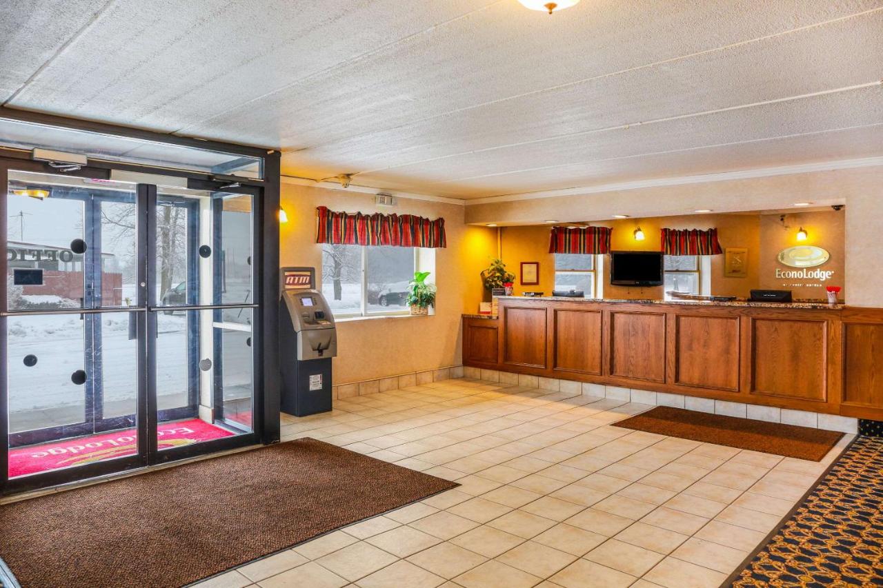 | Econo Lodge Darien Lakes