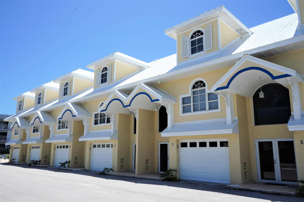 Oceanfront Three-Bedroom Villa at Glunz Ocean Beach Hotel & Resort
