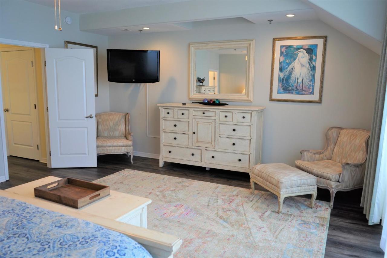 Oceanfront Three-Bedroom Villa at Glunz Ocean Beach Hotel & Resort