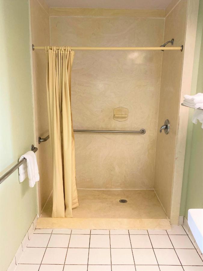  | Pine Point Inn & Suites