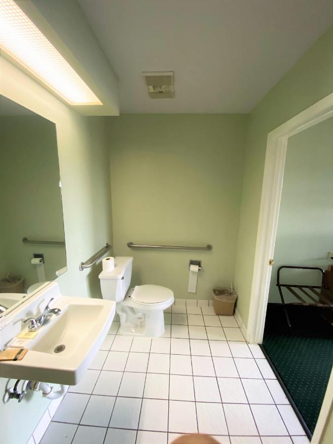 | Pine Point Inn & Suites
