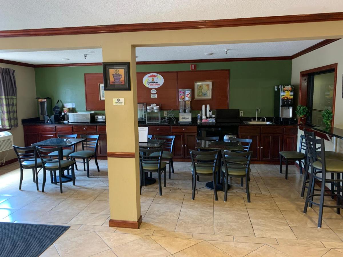  | Super 8 by Wyndham Tilton/Lake Winnipesaukee