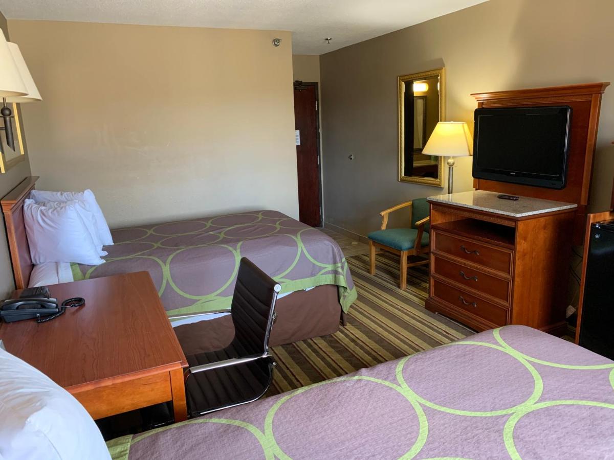 | Super 8 by Wyndham Tilton/Lake Winnipesaukee