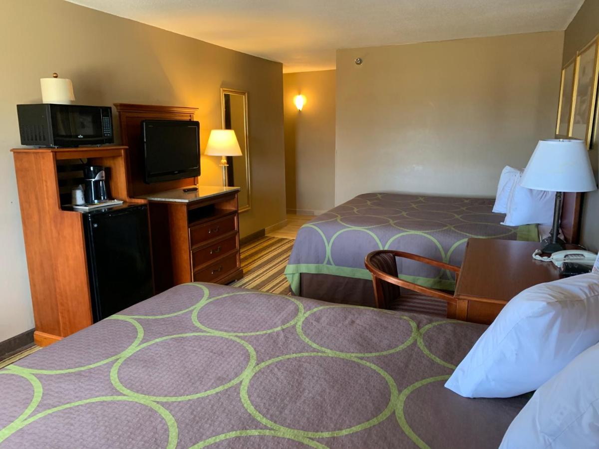 | Super 8 by Wyndham Tilton/Lake Winnipesaukee