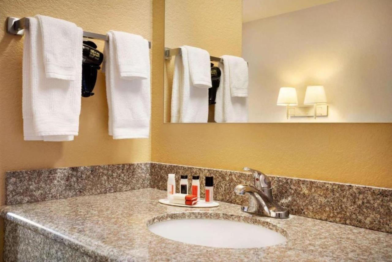 Queen Room - Mobility Access/Non-Smoking at Travelodge by Wyndham Gillette