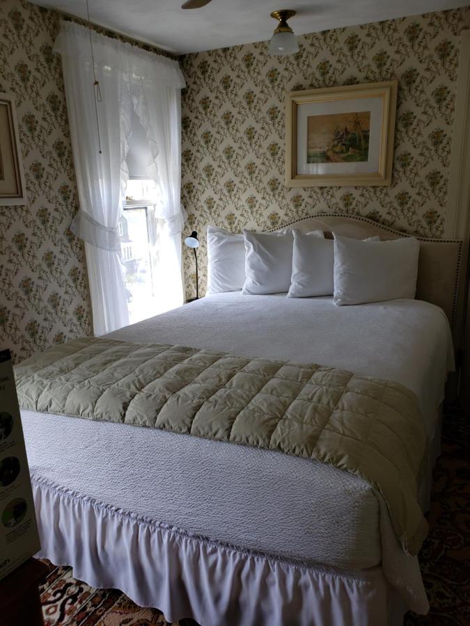 | Moseley Cottage Inn and The Town Motel