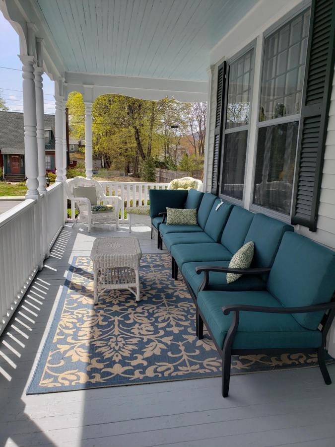 | Moseley Cottage Inn and The Town Motel