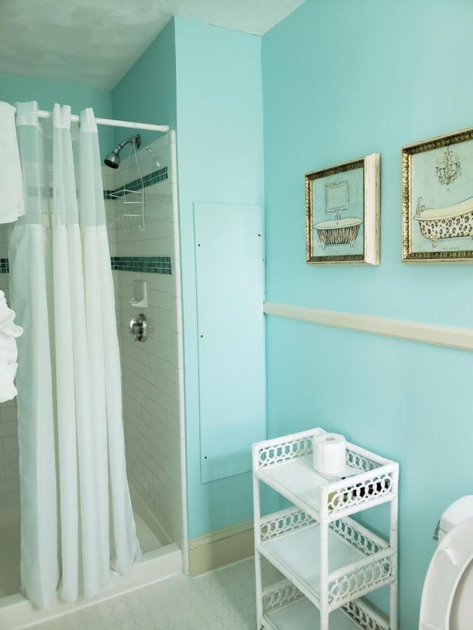 | Moseley Cottage Inn and The Town Motel