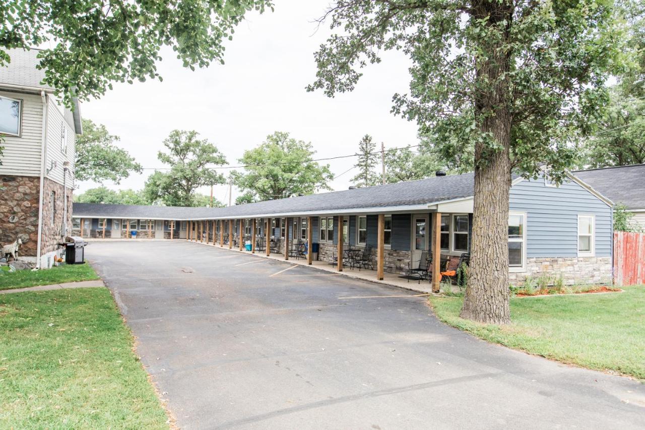  | Lakes Inn