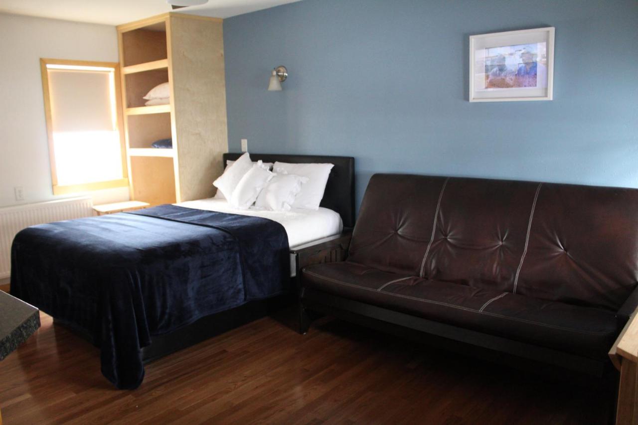  | Lakes Inn