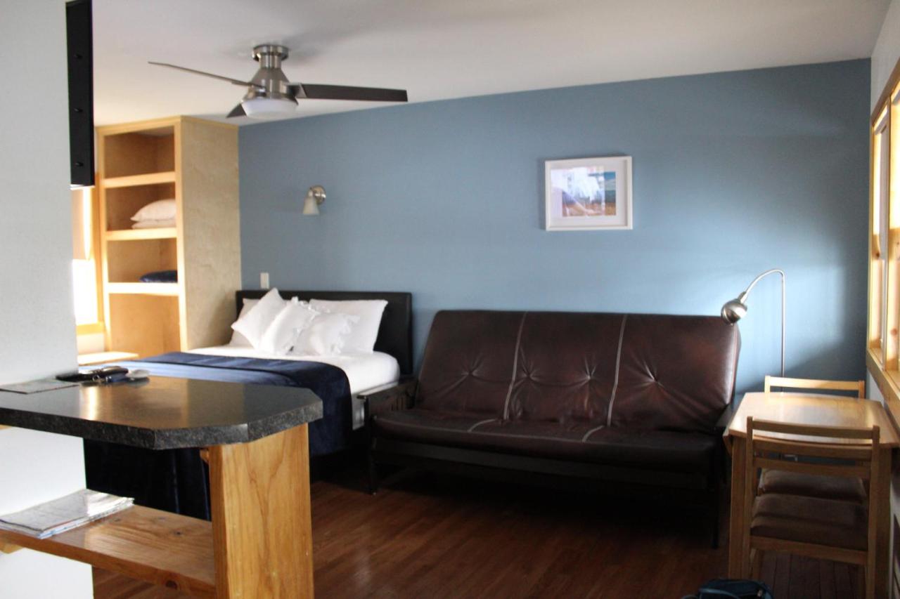  | Lakes Inn