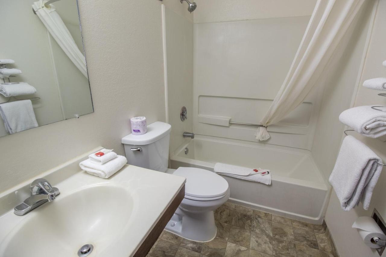 King Room - Non-Smoking at Super 8 by Wyndham Arcata
