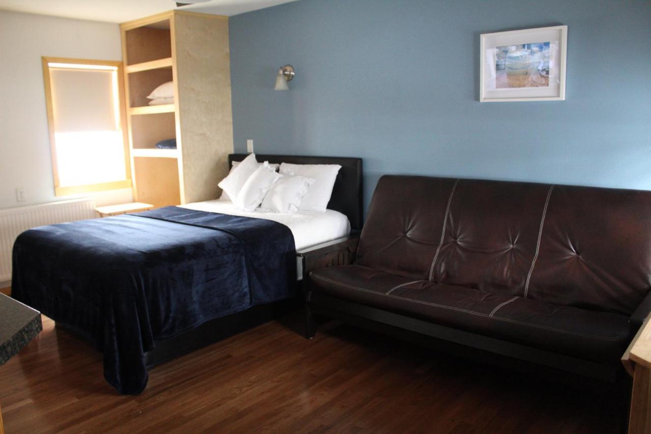  | Lakes Inn
