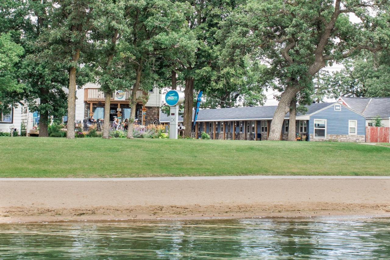  | Lakes Inn