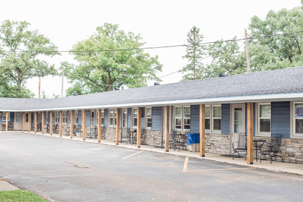  | Lakes Inn