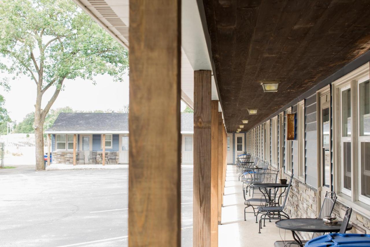  | Lakes Inn