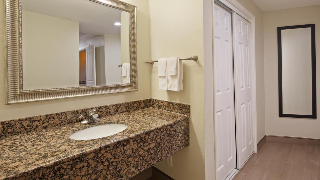 | Best Western Woodland Hills