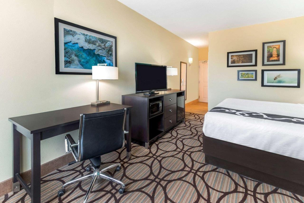 King Room at La Quinta Inn & Suites by Wyndham Carlsbad