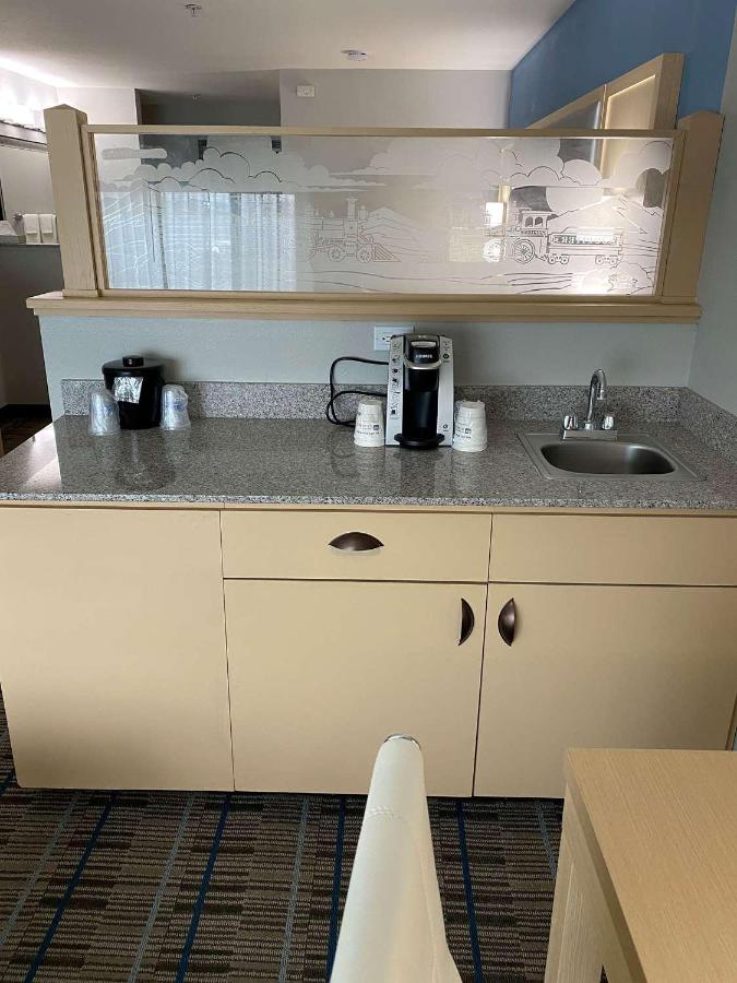 King Room at Best Western Brigham City Inn & Suites