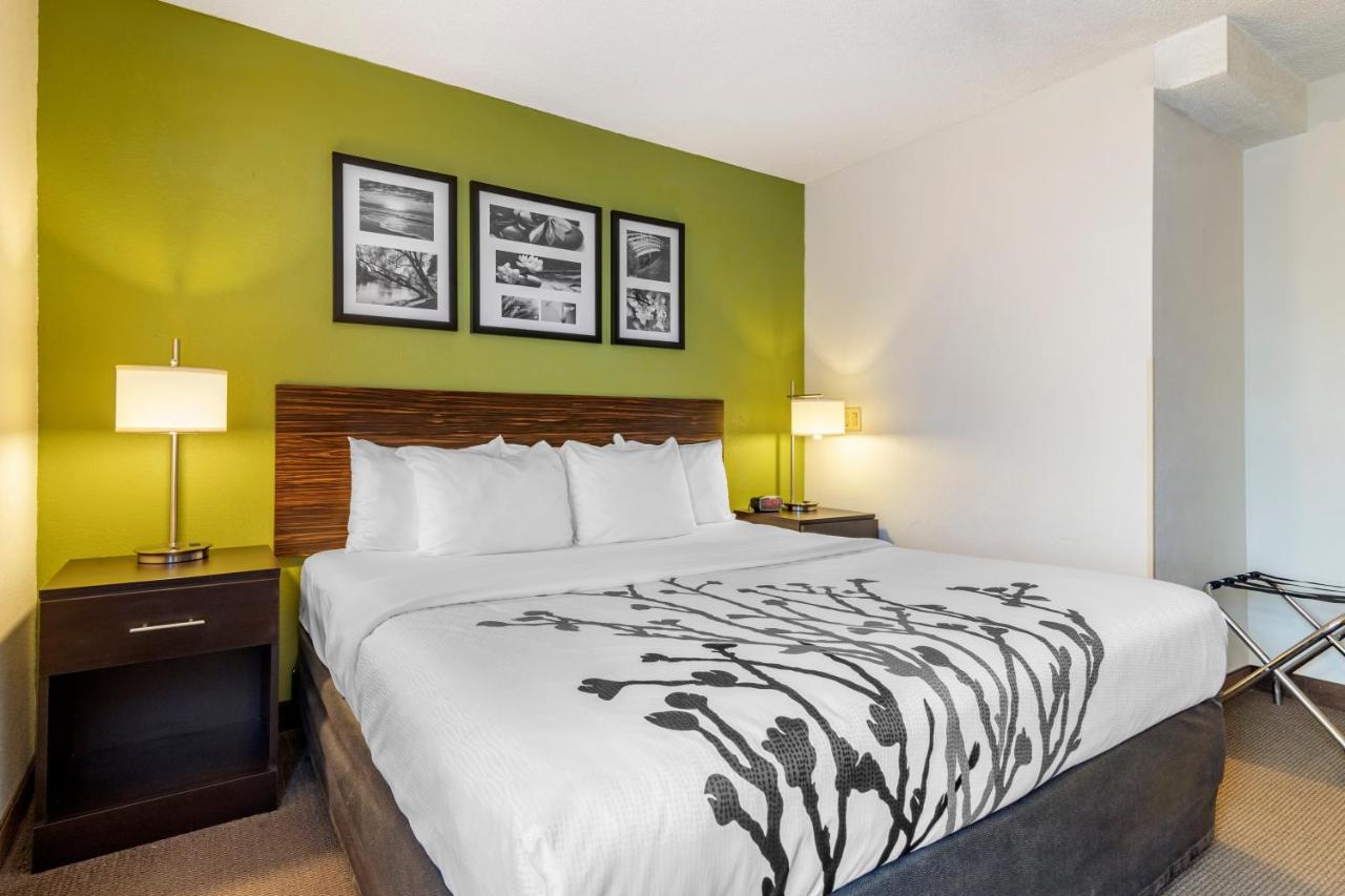 King Room - Accessible/Non-Smoking at Sleep Inn I-95 North Savannah