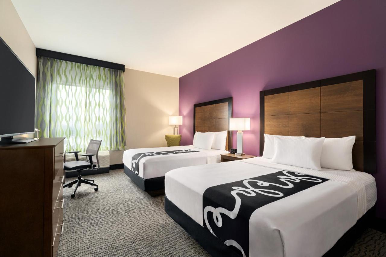 Queen Room with Two Queen Beds - Hearing Impaired Access/Non-Smoking at La Quinta Inn & Suites by Wyndham Burlington