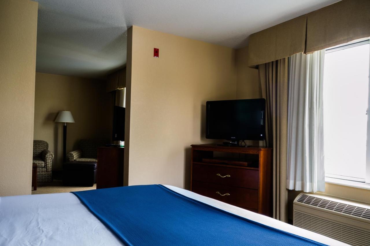 | Holiday Inn Express Hotel & Suites Acme-Traverse City, an IHG Hotel