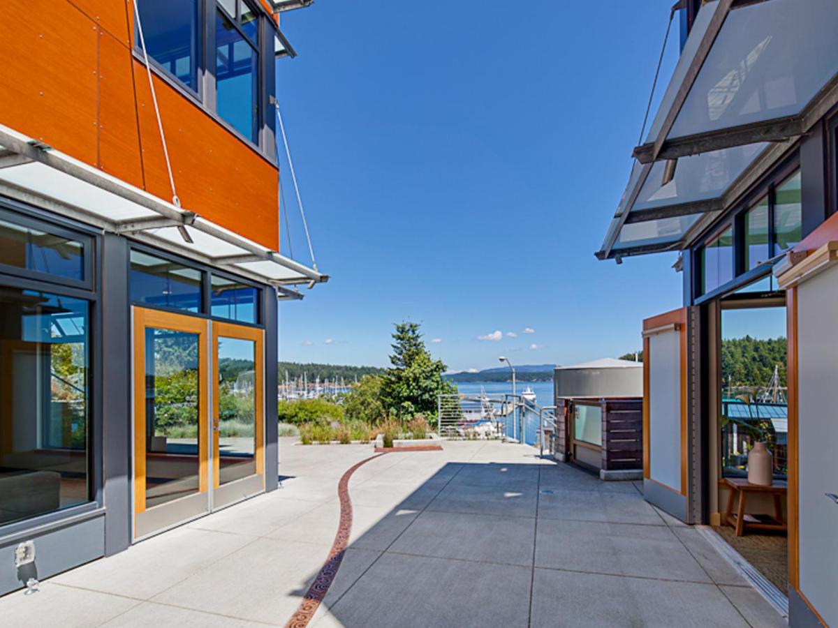 | Island Inn at 123 West