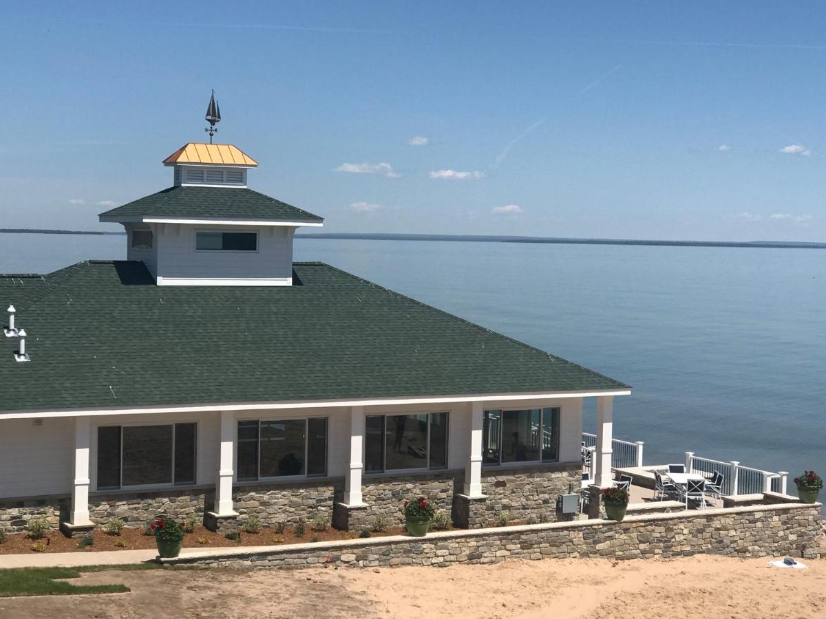| Breakers Resort - Lakeside