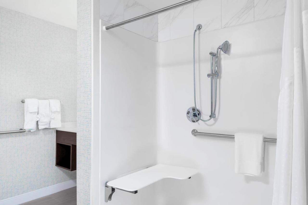 King Room - Disability Access/Hearing Accessible at Holiday Inn Express Kansas City Downtown by IHG