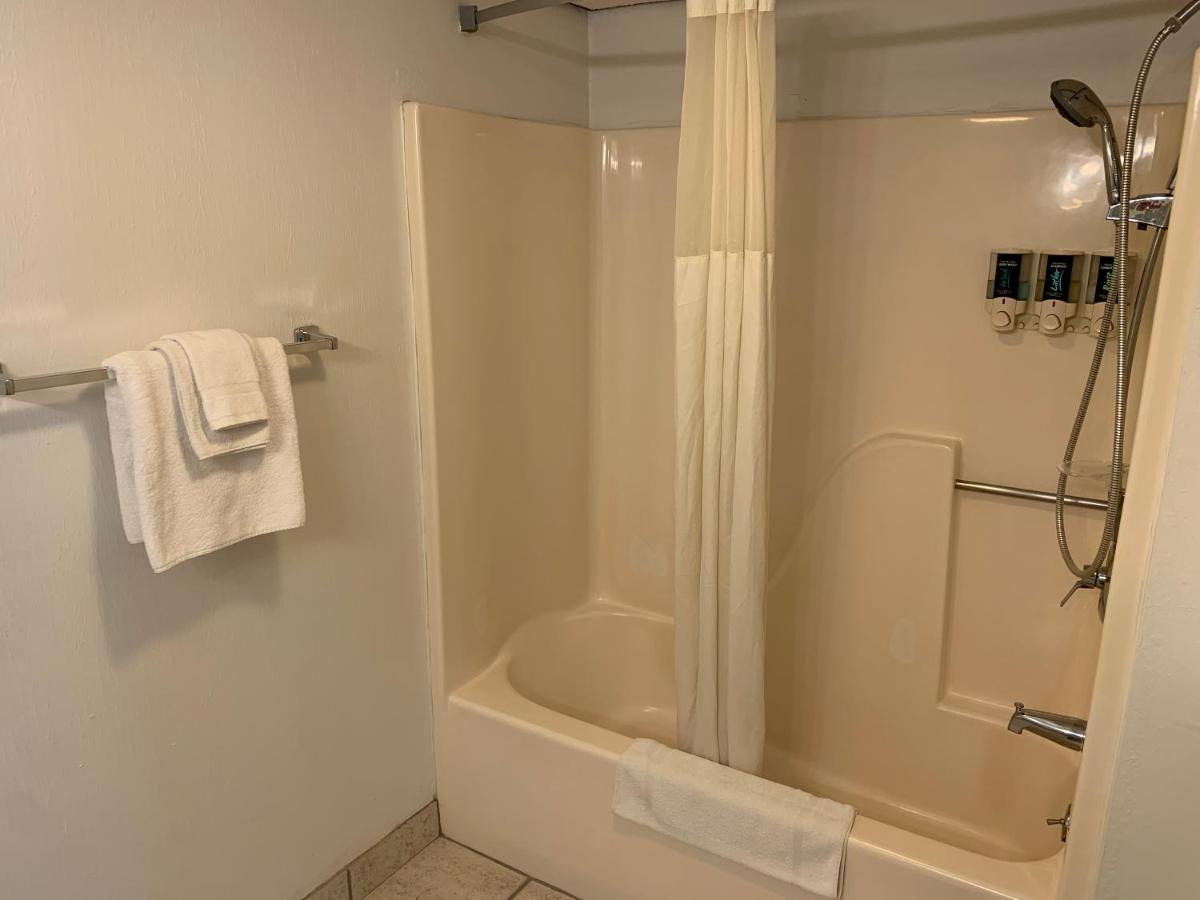  | @ Michigan Inn & Lodge