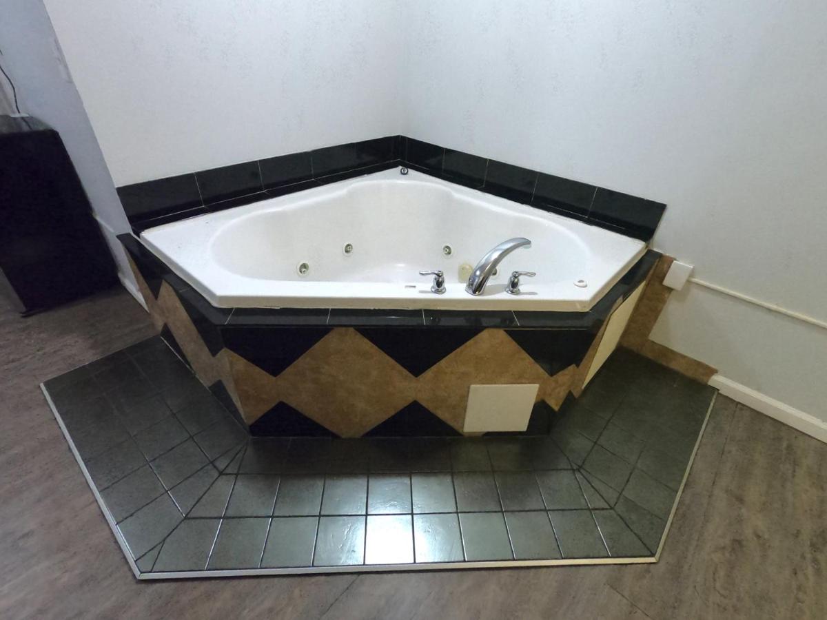 | Motel 6-Toms River, NJ