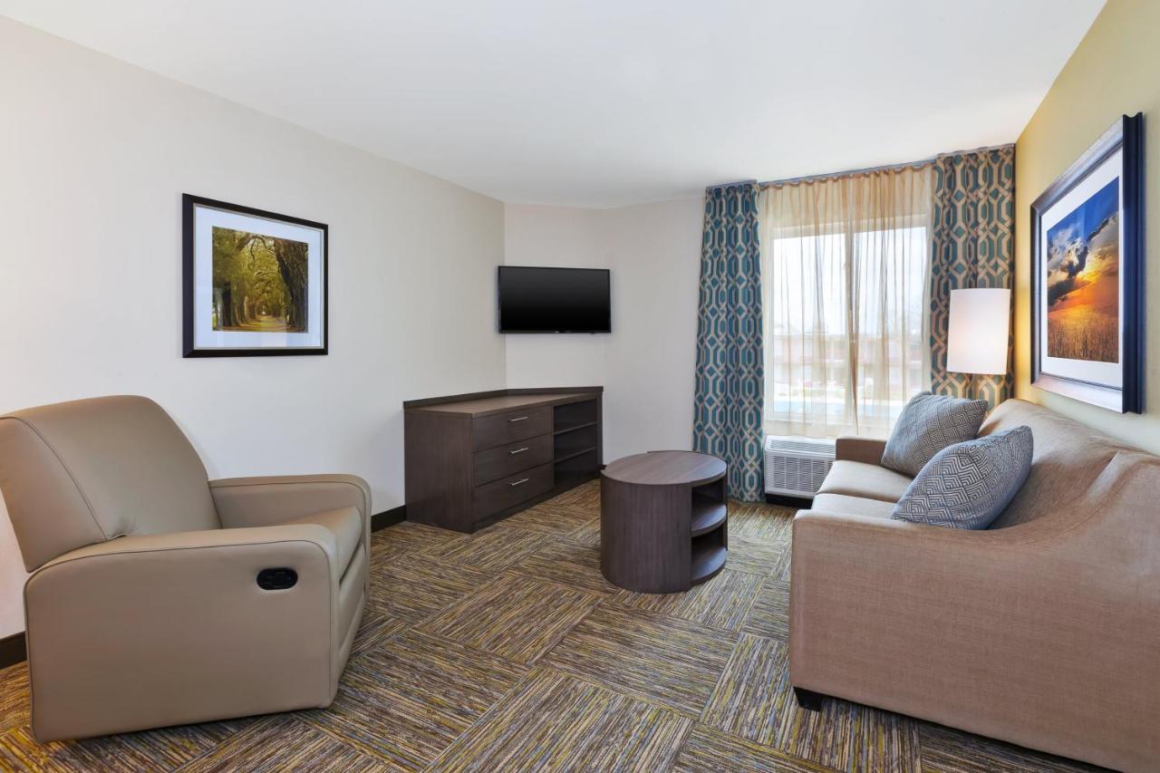 One-Bedroom Queen Suite -Non-Smoking at Candlewood Suites Louisville - NE Downtown Area by IHG