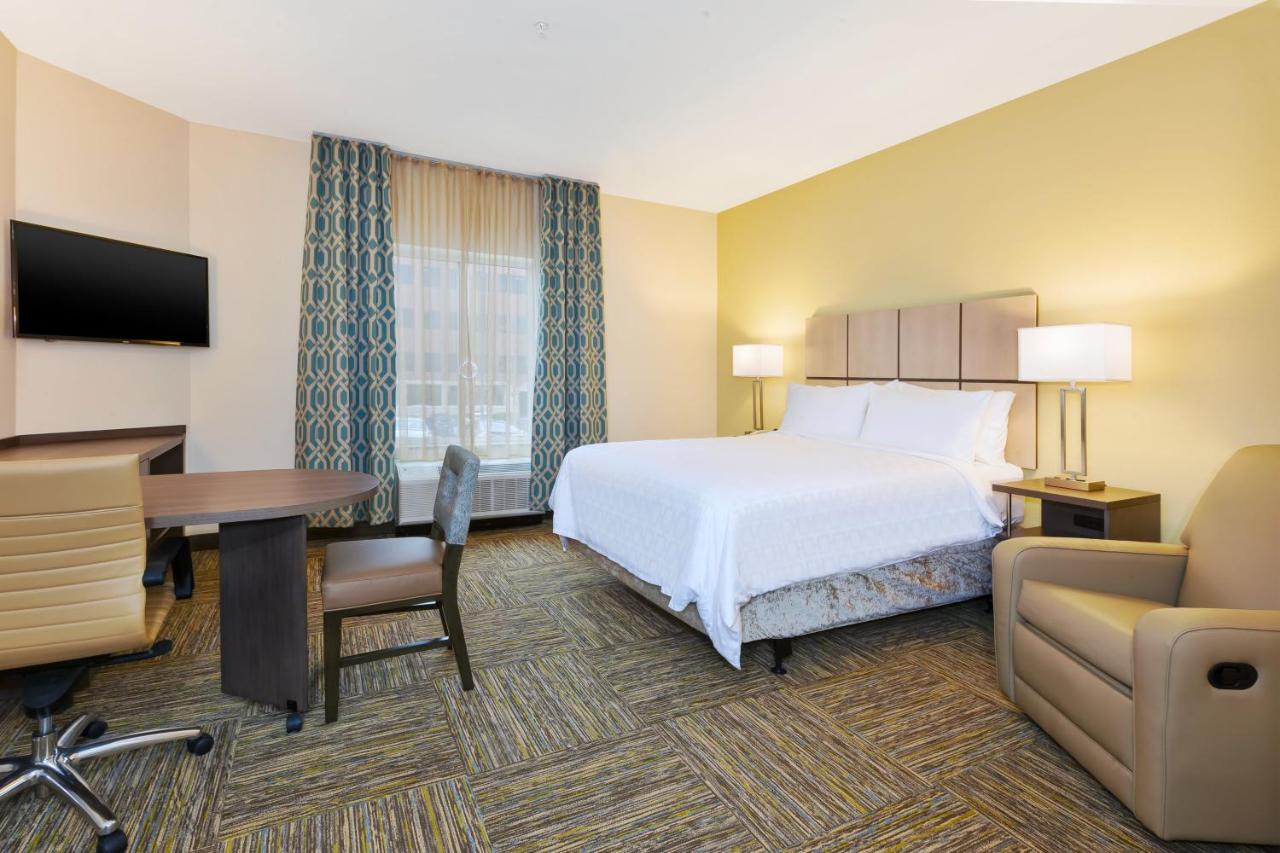 Queen Studio Suite - Mobility Access Roll in Shower/Non-Smoking at Candlewood Suites Louisville - NE Downtown Area by IHG