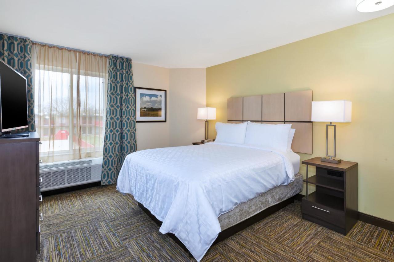 One-Bedroom Queen Suite -Non-Smoking at Candlewood Suites Louisville - NE Downtown Area by IHG