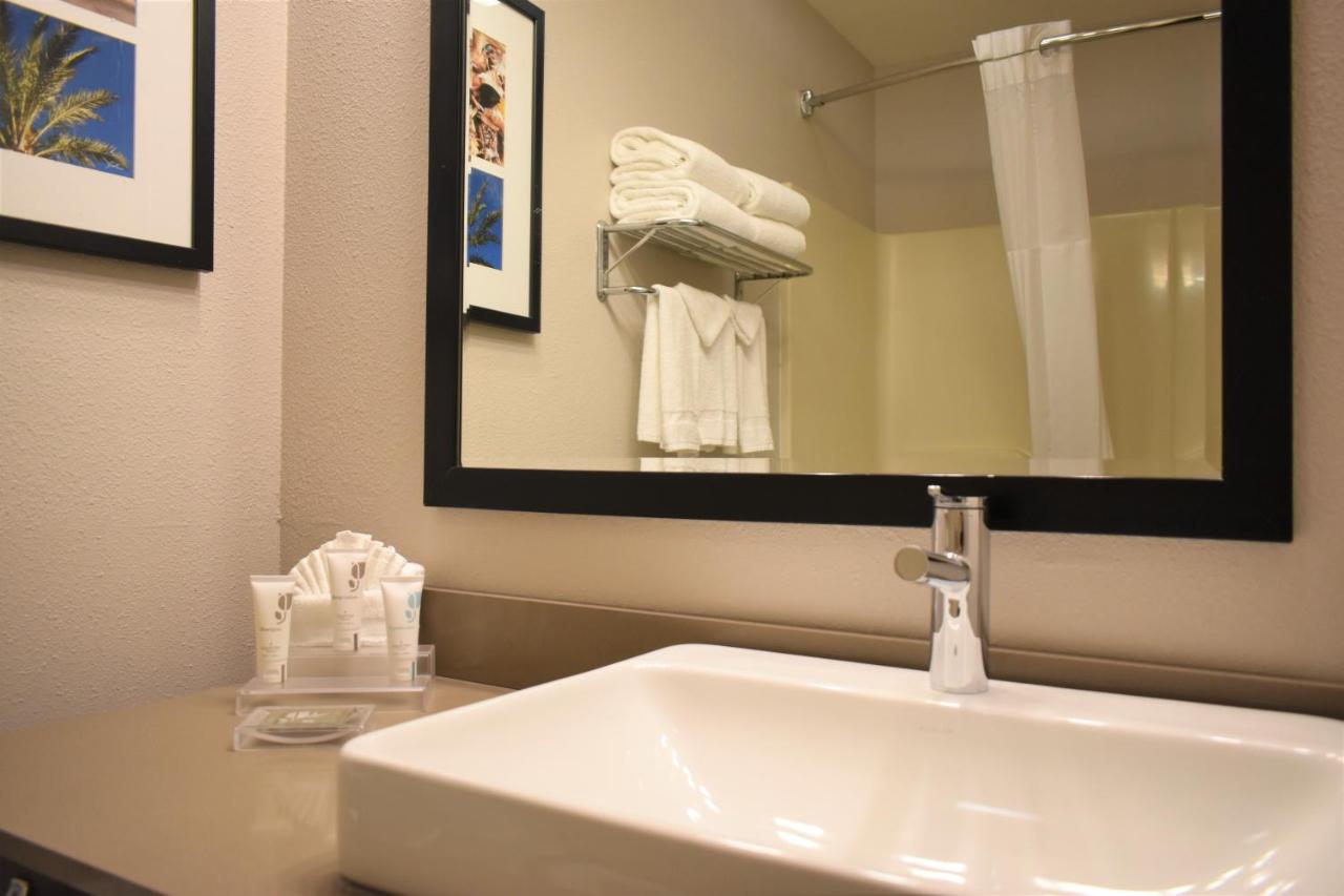 King Suite with Sofa Bed at Country Inn & Suites by Radisson Kenosha - Pleasant Prairie