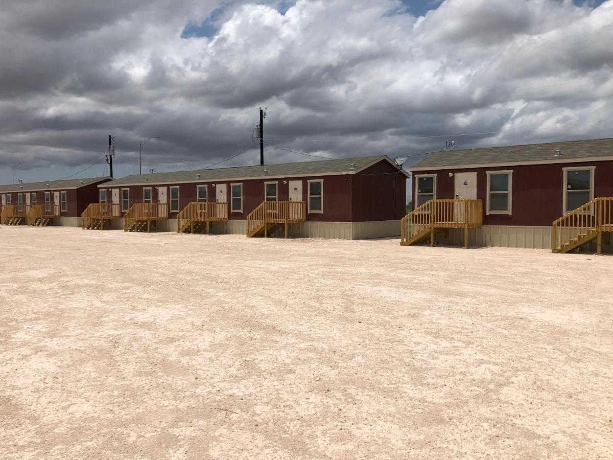 | Monahans Country Inn