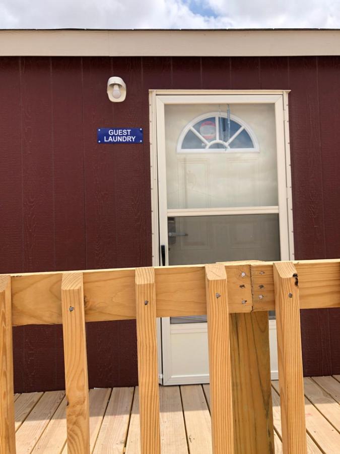 | Monahans Country Inn