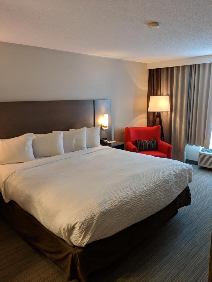 | Country Inn & Suites by Radisson, Buffalo, MN