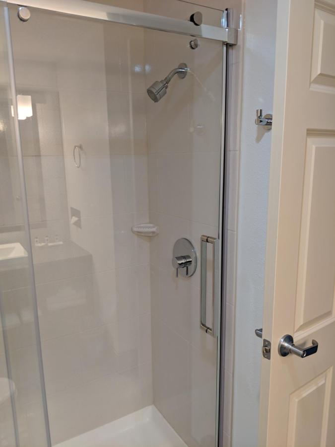 | Country Inn & Suites by Radisson, Buffalo, MN