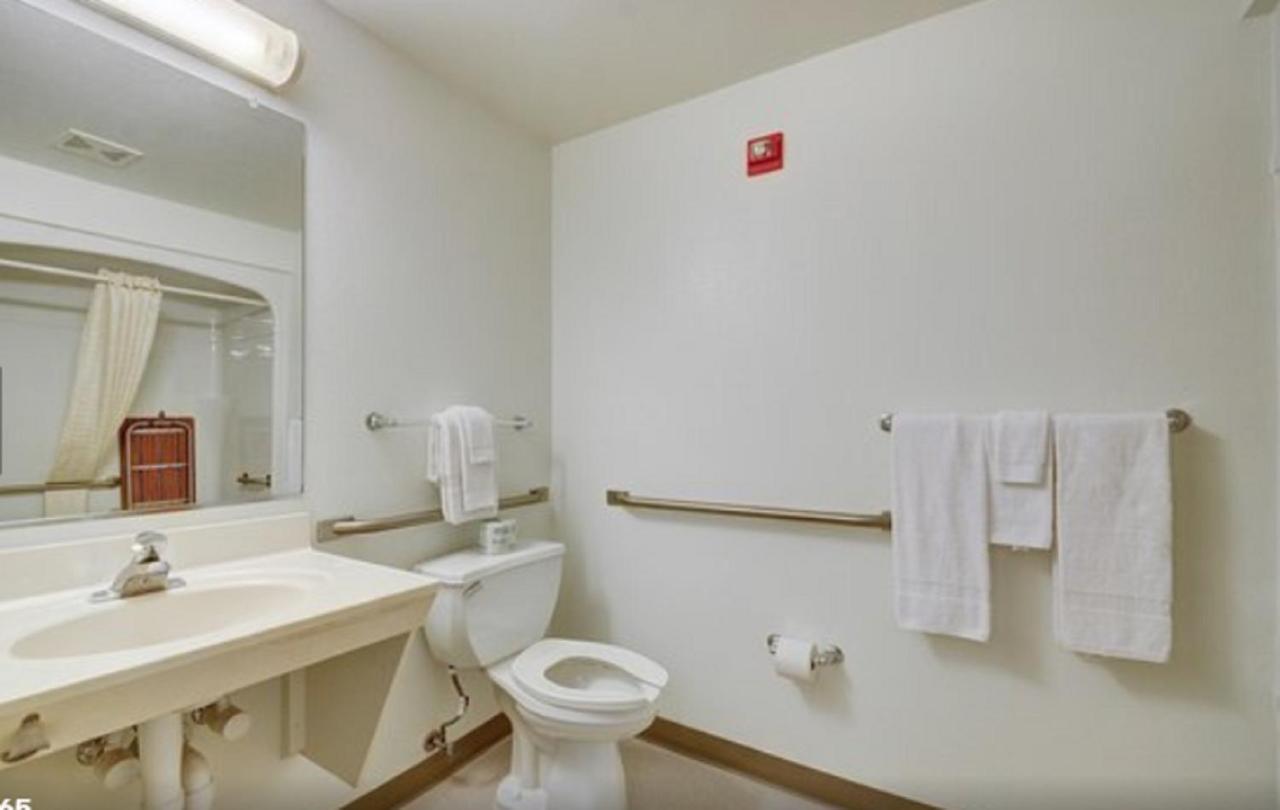 Queen Room - Disability Access - Non-Smoking at Studio 6 Indianapolis, IN