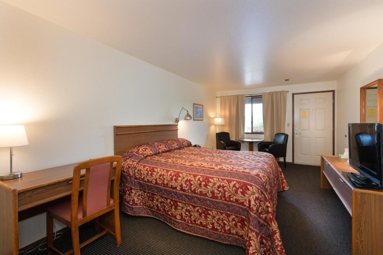 | Cap Sante Inn