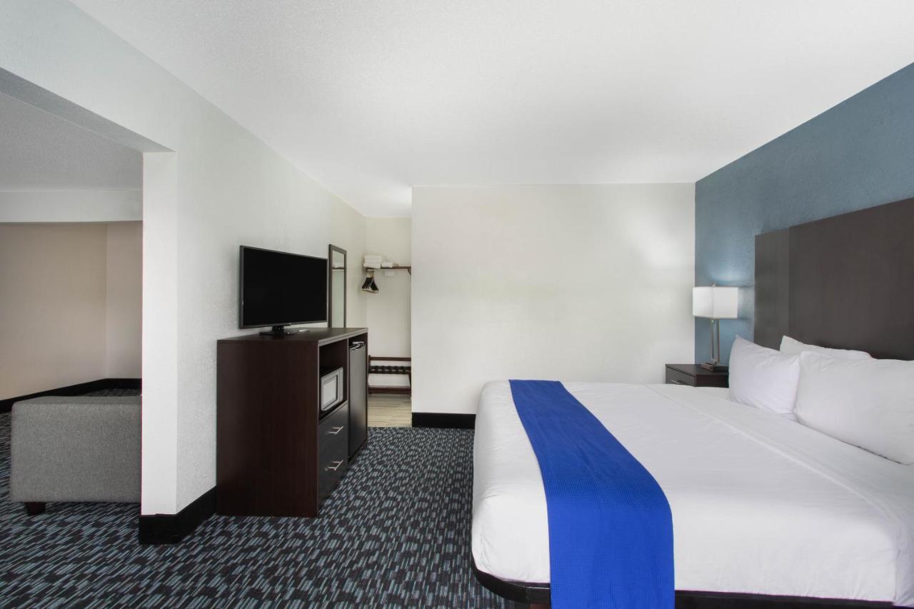 Deluxe King Suite - Non-Smoking at Baymont by Wyndham Charlotte University