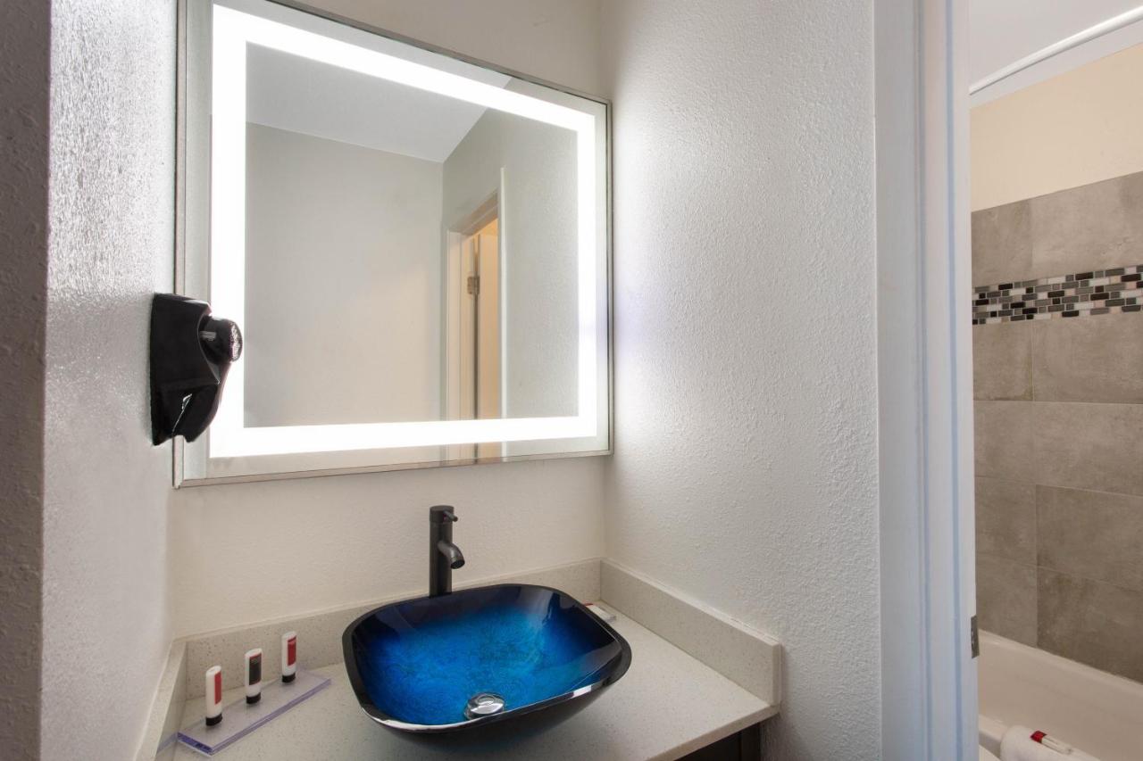 King Suite - Non-Smoking at Baymont by Wyndham Charlotte University