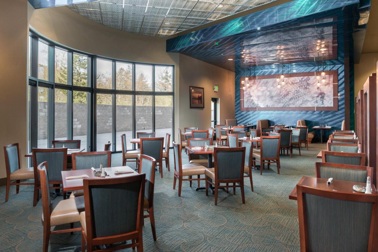 | Holiday Inn Express Redwood National Park, an IHG Hotel